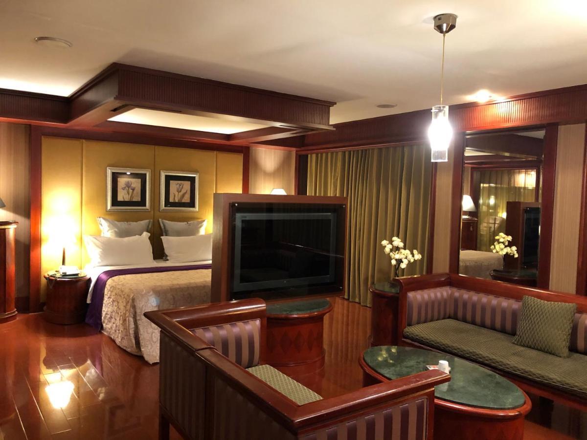 Love Tree Motel Taipei Extérieur photo