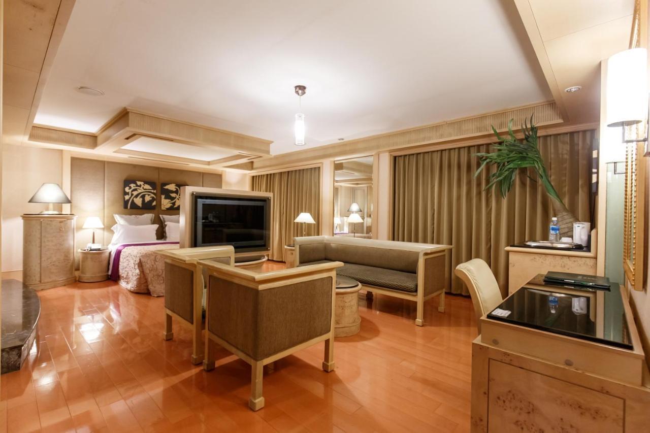 Love Tree Motel Taipei Extérieur photo