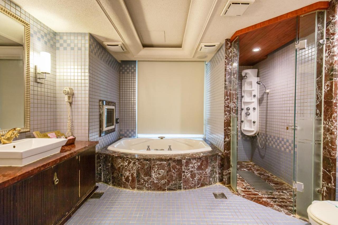 Love Tree Motel Taipei Extérieur photo